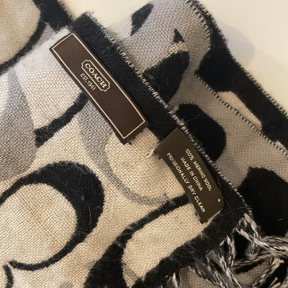 Coach Scarf - Picture 2 of 3